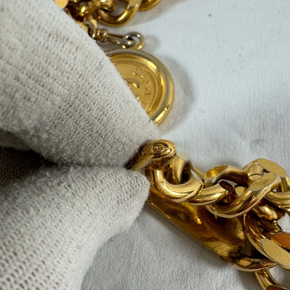 CHANEL 94 A Gold Plated Vintage Chain Link Charm CC Logo Women's Belt - Picture 11 of 15